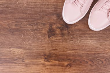 Gemide kadın deri ayakkabı