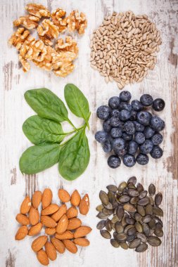 Kaynak E vitamini, mineraller ve diyet lifi olarak doğal maddeler