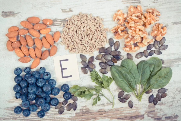 Vintage foto, natuurlijke ingrediënten als bron van vitamine E, mineralen en voedingsvezels — Stockfoto