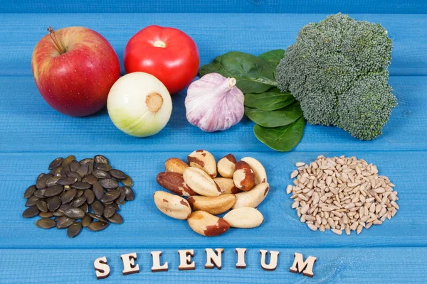 Produkty a přísady obsahující selen a dietní vlákniny, zdravá výživa — Stock fotografie