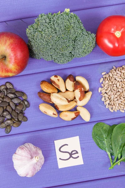 Doğal selenyum, mineraller ve diyet lif, sağlıklı beslenme kavramı içeren gıda — Stok fotoğraf