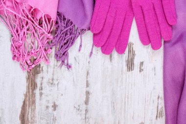 Yün eldiven ve atkı, kopya alanı metin rustik yönetim kurulu için