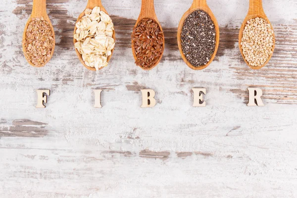 Ingrediënten met natuurlijke mineralen, vitamines en voedingsvezels, gezonde levensstijl en voeding concept — Stockfoto