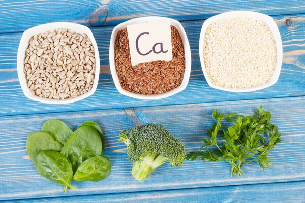 Ingrediënten met calcium en dietary fiber, gezonde voeding — Stockfoto