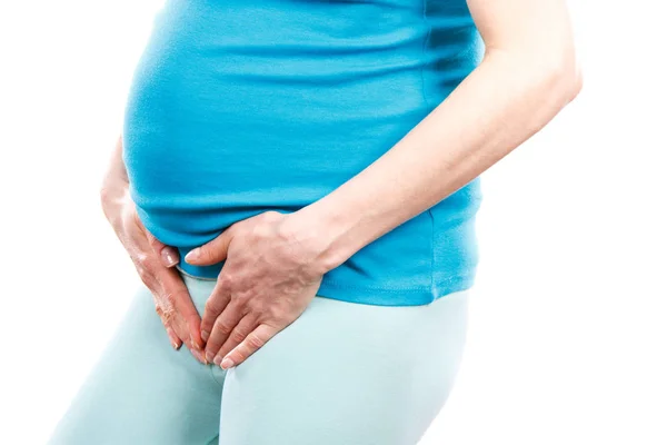 Mujer embarazada con las manos en el estómago, cuidado de la salud del embarazo y dolores de vejiga — Foto de Stock