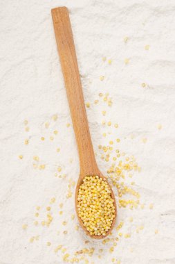 Darı kabuğu çıkarılmış tane ve un, sağlıklı ve gluten free gıda