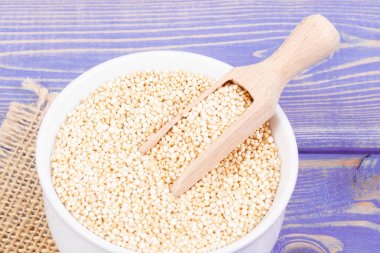 Doğal mineral ve vitaminler, sağlıklı beslenme kavramı içeren quinoa tohumları