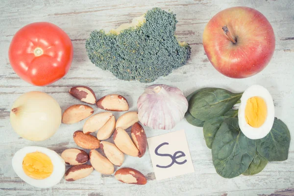 Jahrgangsfoto, Lebensmittel, die Selen, Vitamine und Ballaststoffe enthalten, gesundes Ernährungskonzept — Stockfoto