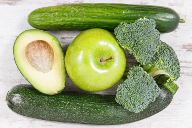 Kaynak vitaminler ve mineraller olarak doğal yeşil maddeler