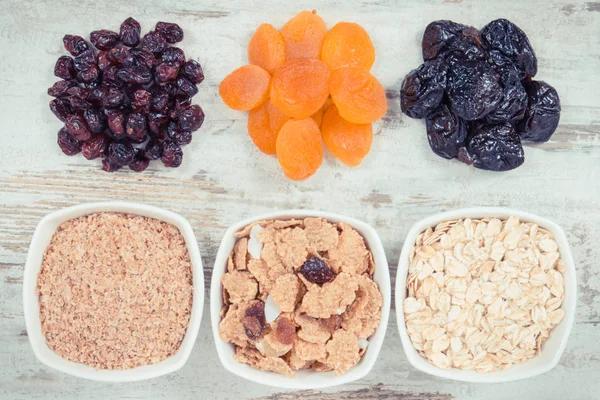 Інгредієнти, що містять природні мінерали, вітаміни та дієтичне волокно, здоровий спосіб життя та концепція харчування — стокове фото