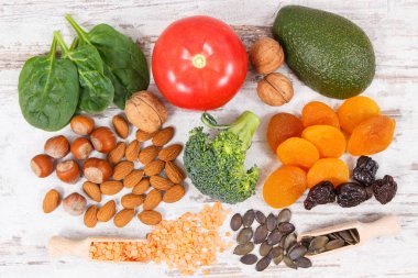 K vitamini, potasyum, doğal mineral ve lif içeren sebze ve meyve