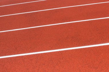 Spor alanında kırmızı koşu bandı. Sağlıklı ve sportif yaşam tarzları kavramı