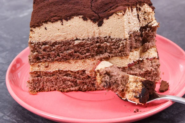 Bolo tiramisu saboroso para diferentes ocasiões. Deliciosa sobremesa — Fotografia de Stock