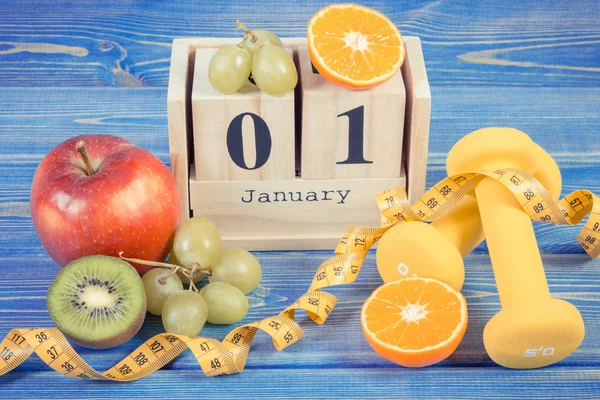 Kub kalender, frukter, hantlar och måttband, nyår resolutioner koncept — Stockfoto