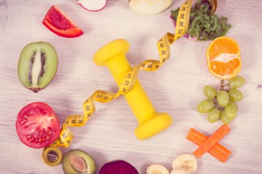 Nadil, santimetre ve besleyici gıda kaynağı doğal vitaminler, sağlıklı beslenme ve zayıflama kavramı olarak