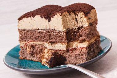 Farklı katmanlı tiramisu keki. Kutlamalar için lezzetli bir tatlı.