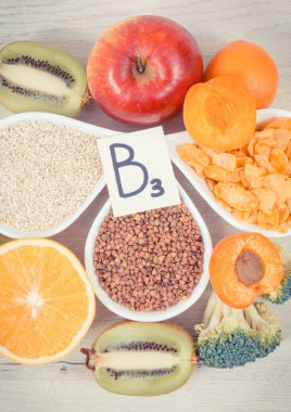 B3 vitamini, lif ve doğal mineraller, sağlıklı yaşam tarzı ve beslenme konsepti içeren besleyici ürünler