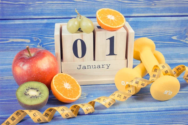 Calendrier cube, fruits, haltères et ruban à mesurer, résolutions du Nouvel An — Photo