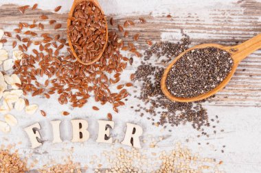 Doğal mineraller, vitaminler ve diyet lifi, sağlıklı yaşam ve beslenme kavramı içeren maddeler