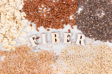 Doğal vitaminler ve diyet lifi, sağlıklı beslenme kavramı içeren gıda