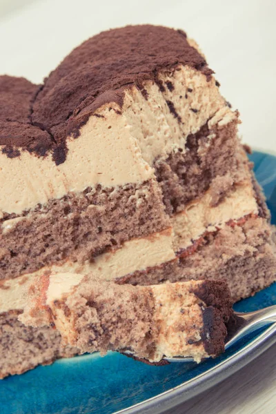 Smaczny kremowy tort tiramisu na różne okazje lub święta. Pyszny deser — Zdjęcie stockowe