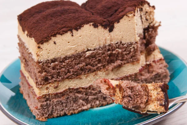 Lekker romige tiramisu taart voor verschillende gelegenheden of feestdagen. Heerlijk dessert — Stockfoto