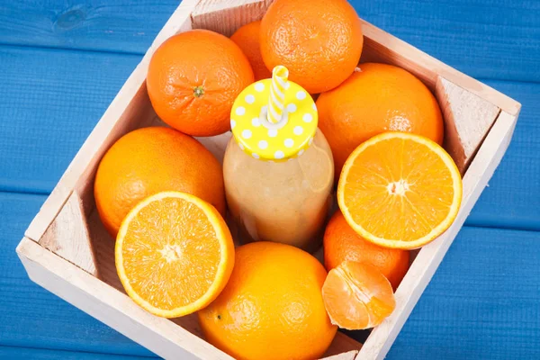 柑橘类水果的冰条或冰沙。健康、清爽的夏季甜点 — 图库照片