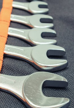 Teknik işler için kullanılan siyah kapaklı araçlar kümesi