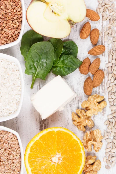 Produtos nutritivos contendo vitamina P e fibra alimentar. Conceito de nutrição saudável — Fotografia de Stock