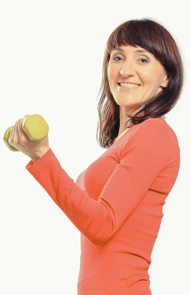 Mulher com halteres no fundo branco. Exercício de fitness saudável — Fotografia de Stock