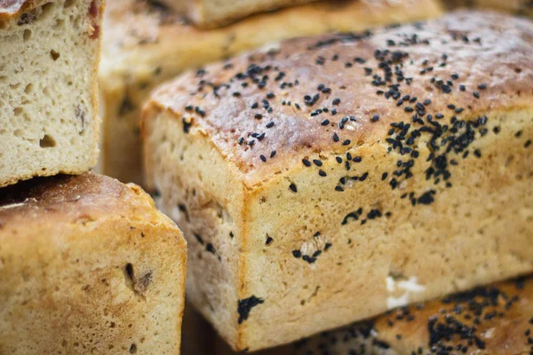 Panes frescos de centeno o pan de trigo — Foto de Stock