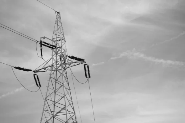 High voltage electric pole with wires. Line of electricity transmissions. Black and white photo — Stock Photo, Image