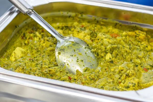 Csirke, curry és zöldség frissen elkészítve — Stock Fotó