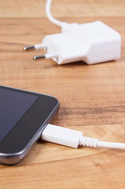 Cep telefonu şarj cihazı, şarj smartphone bağlı fiş ile