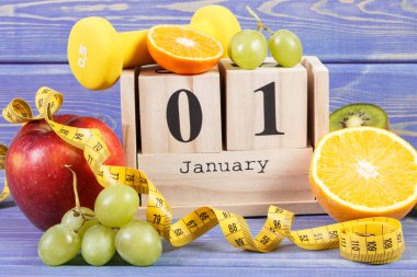 Küp takvim, meyve, halter ve şerit metre, yeni yıl kararları