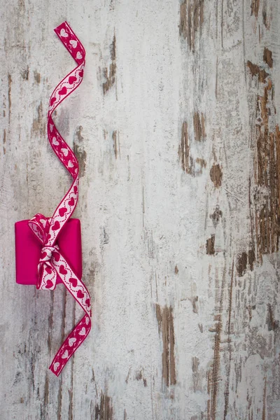Wrapped gift with ribbon for Valentines Day. Copy space for text — 图库照片
