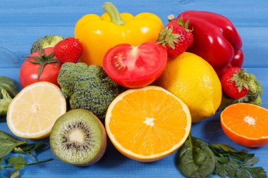 Olgunlaşmış meyve ve sebze gibi C vitamini kaynakları, diyet lifi ve mineraller, dokunulmazlık kavramı güçlendirilmesi