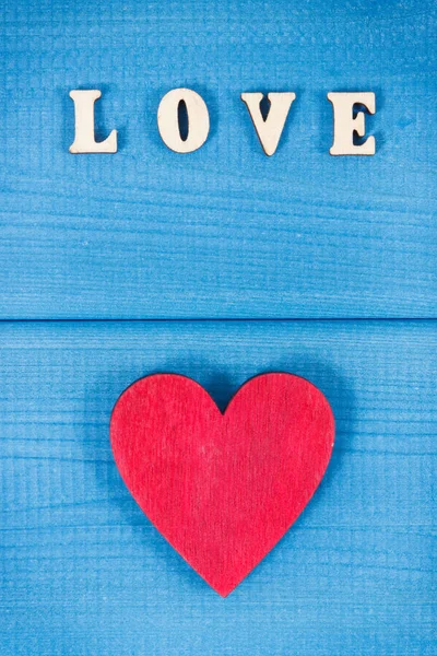 Palabra de amor y corazón rojo, concepto de símbolo para el Día de San Valentín — Foto de Stock