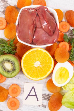 A vitamini, diyet lifleri ve doğal mineraller içeren farklı bileşenler, sağlıklı besleyici yeme kavramı