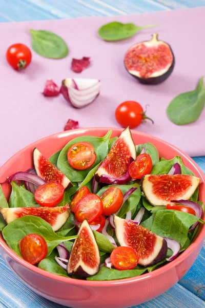 Ensalada Frutas Verduras Frescas Preparadas Tazón Vidrio Concepto Dieta Estilos —  Fotos de Stock