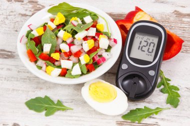 Şeker ölçüm sonucu ile ölçüm şeker düzeyi ve taze sebze ve salata yumurta, şeker hastalığı sırasında sağlıklı beslenme kavramı