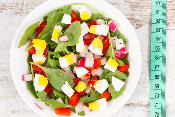 Meetlint Verse Pepared Salade Met Fruit Eieren Een Glazen Kom — Stockfoto