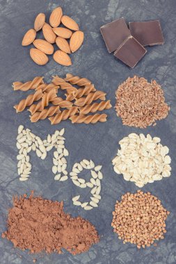 Magnezyum içeren besleyici yiyecekler. Kaynak olarak sağlıklı besin doğal vitaminler, mineraller ve beslenme lifleri