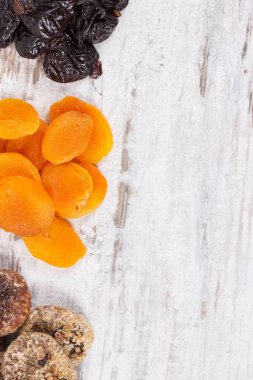 Kaynak vitaminler, beslenme lifleri ve doğal mineraller, sağlıklı yaşam tarzı ve beslenme kavramı olarak bileşenler