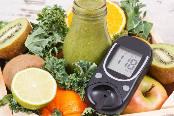 Glucometer Batido Fresco Frutas Con Verduras Que Contienen Minerales Naturales — Foto de Stock