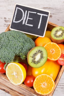 Yazıt diyeti ve sebzeli taze olgun meyveler doğal mineraller ve vitaminler olarak. Diyet, zayıflama ve sağlıklı beslenme konsepti