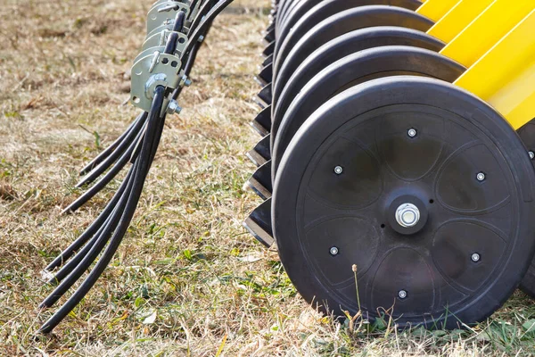 Deel Detail Van Agrarische Roterende Harrow Gecultiveerd Veld Moderne Technologie — Stockfoto