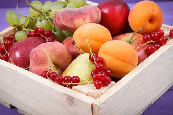 Pico Frutas Naturais Frescas Caixa Madeira Alimentos Nutritivos Contendo Minerais — Fotografia de Stock