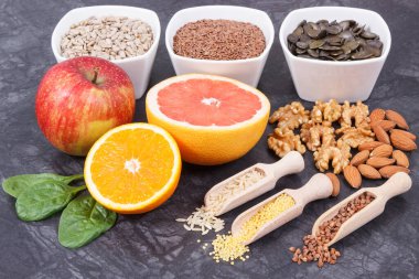 Doğal vitamin ve mineral kaynağı olarak ürünler ve malzemeler. Tiroid bezi konsepti için faydalı yemek