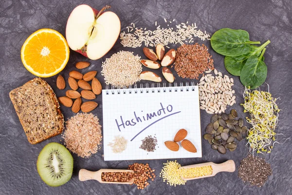 碑文橋本と健康な甲状腺のための最高の栄養成分とメモ帳 — ストック写真